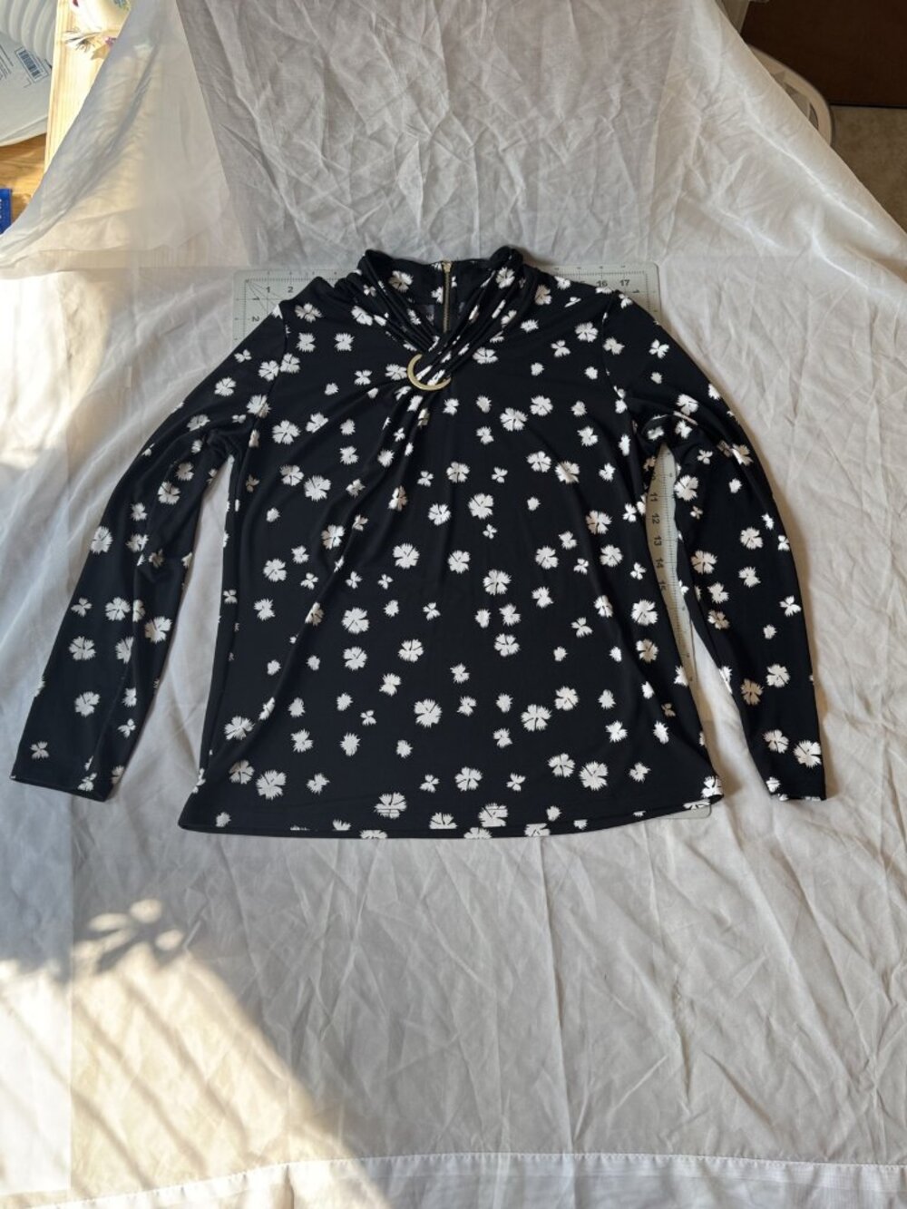 Liz Claiborne Black White Floral Cowl Neck Long Sleeve Top Gold Ring Size M